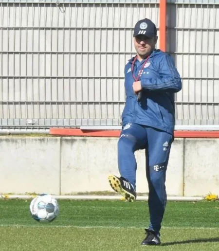 Bavariya məşqləri bərpa etdi, futbolçular məsafə saxladı