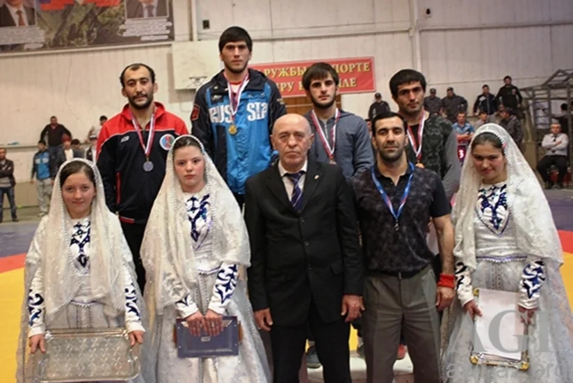 ​Azərbaycan güləşçiləri Dağıstanda 5 medal qazanıb
