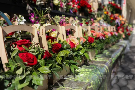 Pandemiyada gül və hədiyyə satışı: razı və narazı olanlar var - VİDEOSORĞU