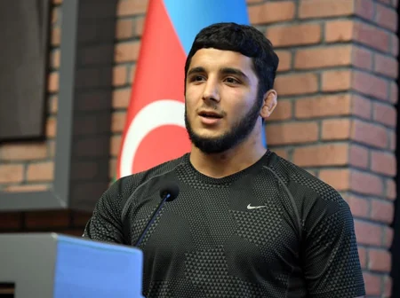 Fərid Qayıbov beynəlxalq yarışlarda uğurlu çıxış etmiş idmançılarla görüşüb