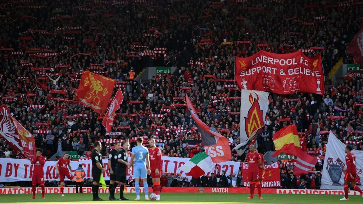 Mançester Siti Liverpul azarkeşindən şikayət edib