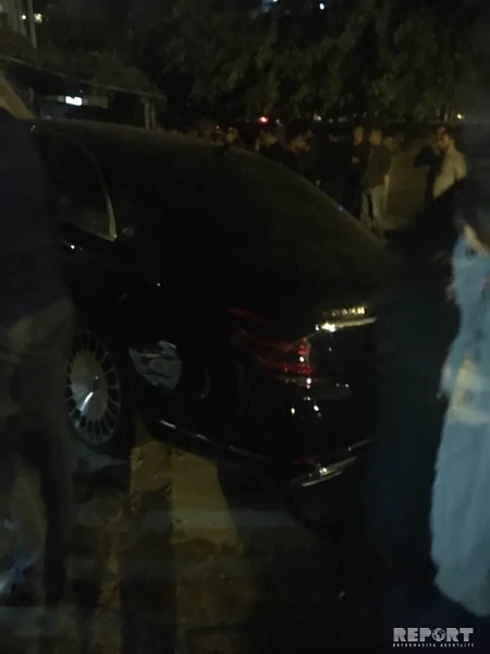 Bakıda Mercedes Opelə, sonra evə çırpılıb, xəsarət alanlar var - FOTO