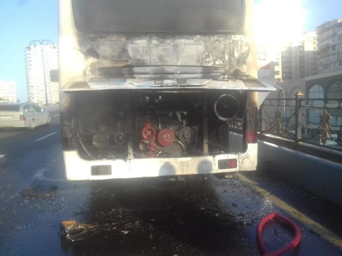 Bakıda daha bir avtobusda yanğın olub