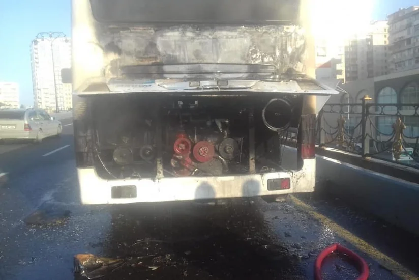 Bakıda daha bir avtobusda yanğın olub