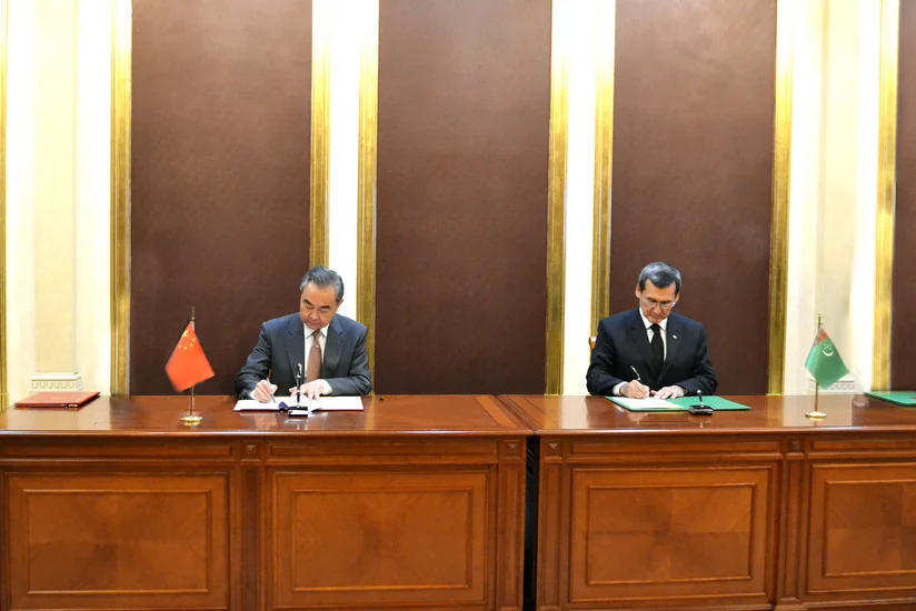 Глава МИД Китая находится с официальным визитом в Ашхабаде