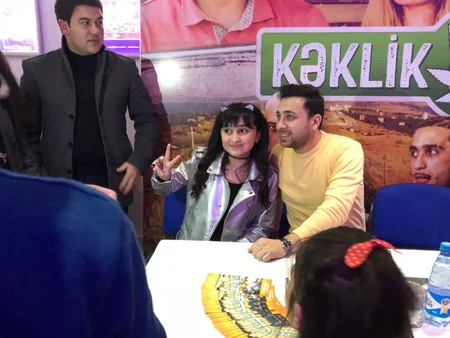 В “CinemaPlus Xəmsə коллектив Kəklikotu раздал автографы