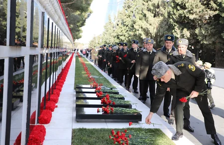 Dövlət Xidmətinin rəhbərliyi Şəhidlər xiyabanını ziyarət edib