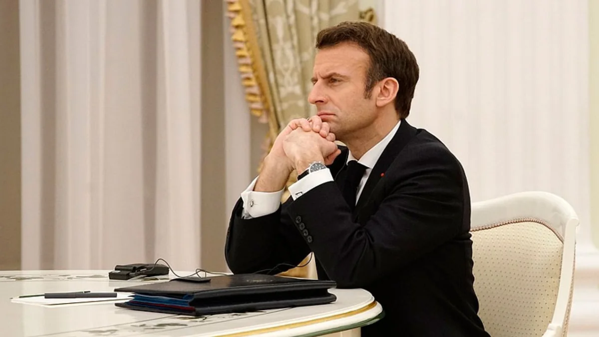 French president congratulates Ilham Aliyev, Nikol Pashinyan on progress in peace process