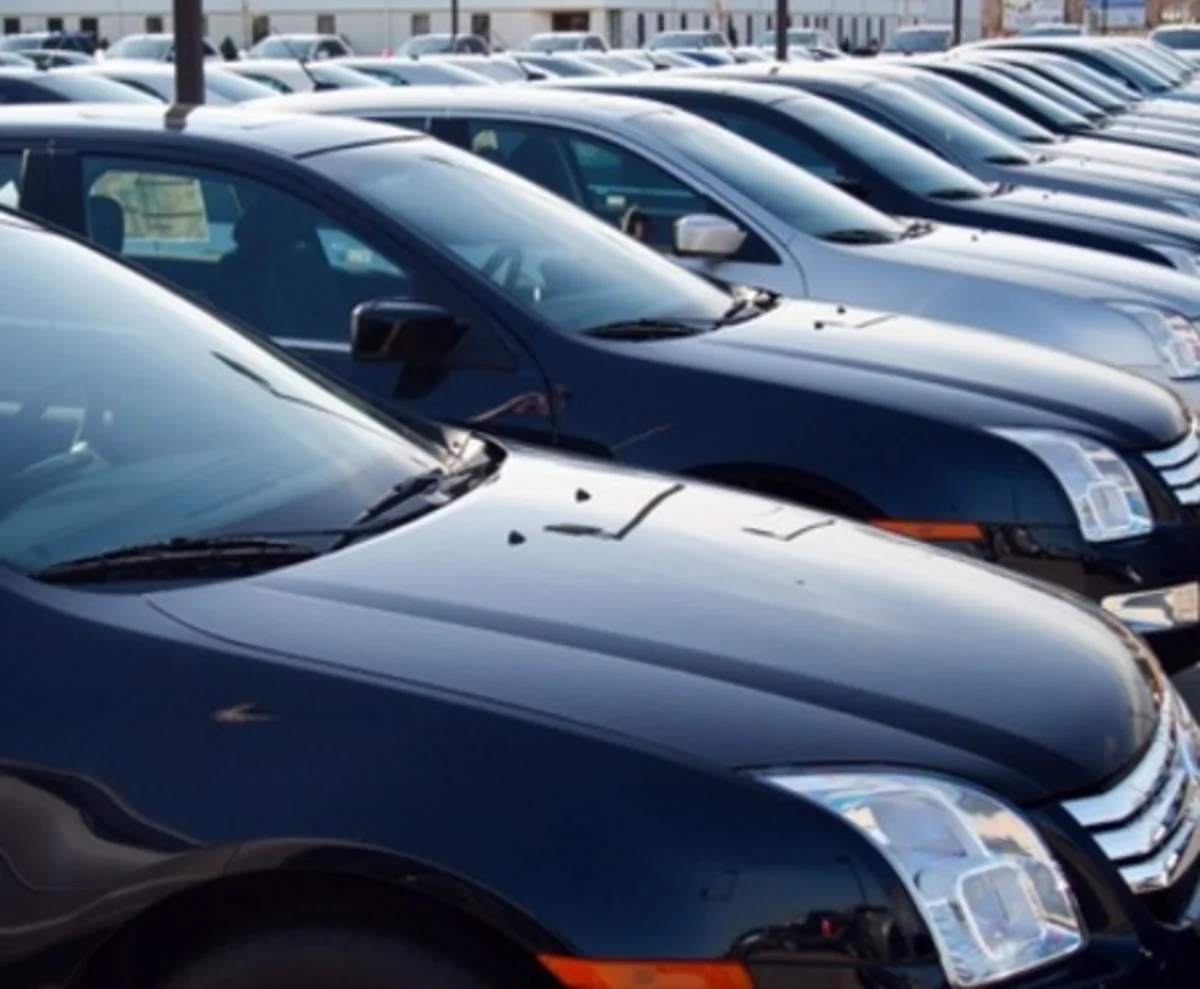 ​Azərbaycana avtomobil idxalı 2 dəfədən çox azalıb