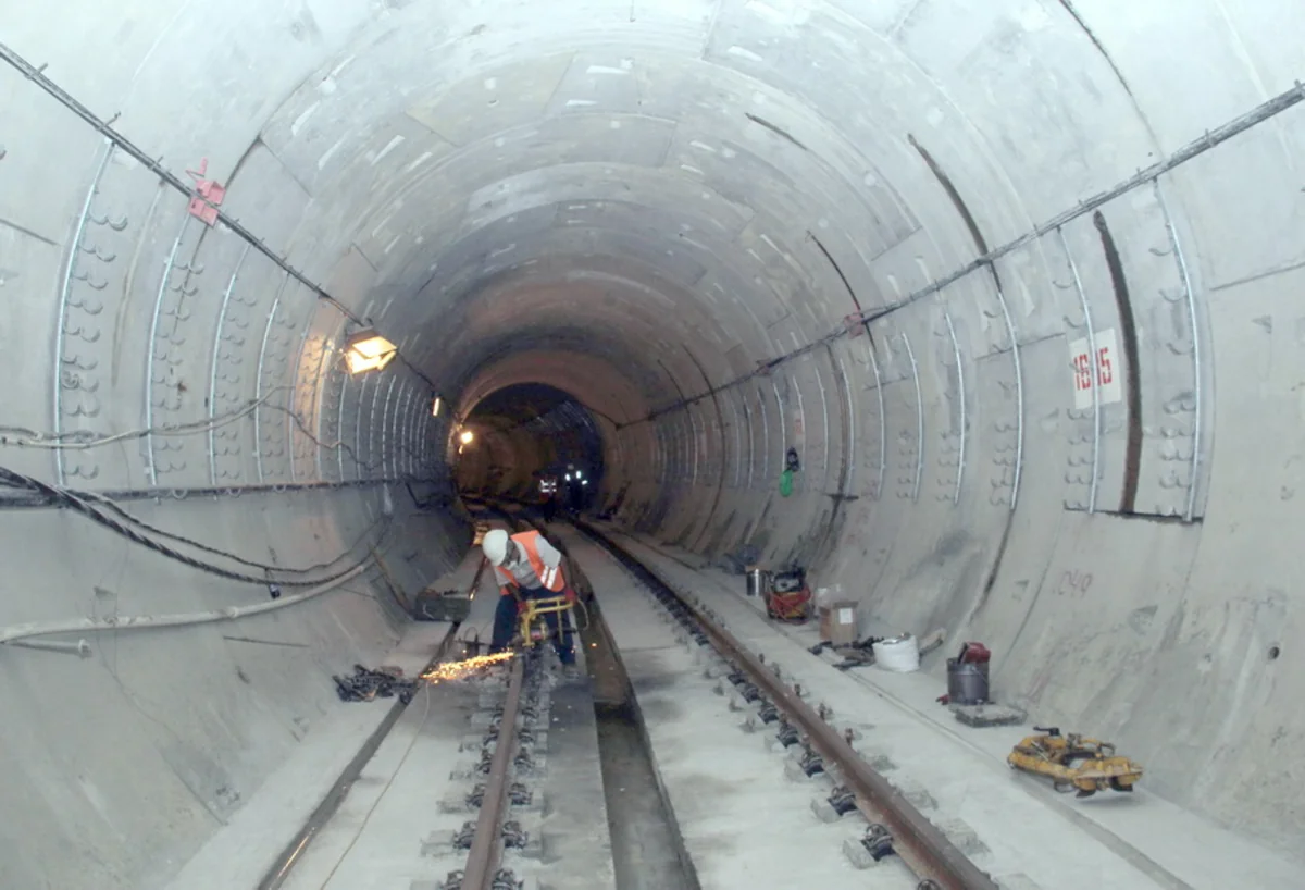 Bakı metrosunun iki yeni stansiyasında tikinti işləri gedir