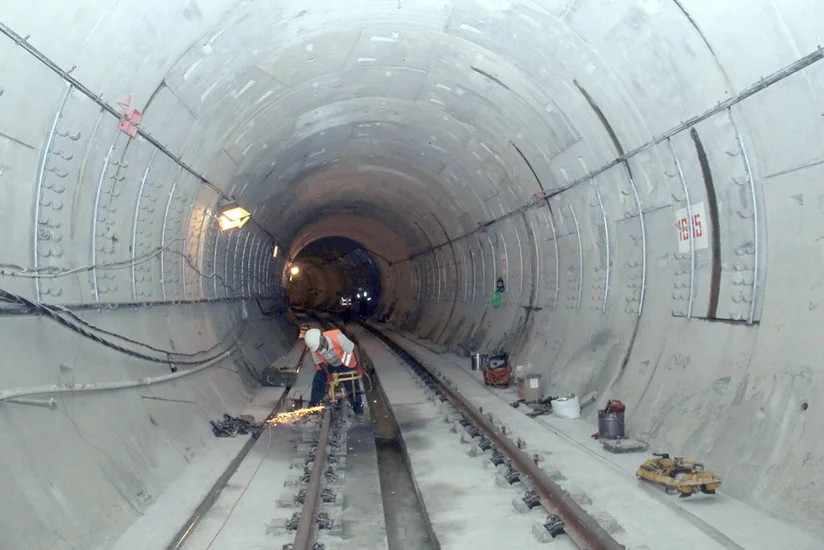 Bakı metrosunun iki yeni stansiyasında tikinti işləri gedir