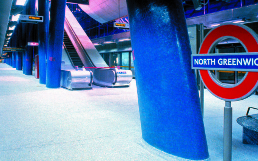 Londonda metro stansiyası şübhəli bağlama səbəbindən bağlanıb