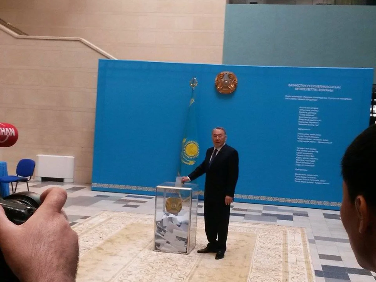 ​Nursultan Nazarbayev prezident seçkilərində səs verib - FOTO