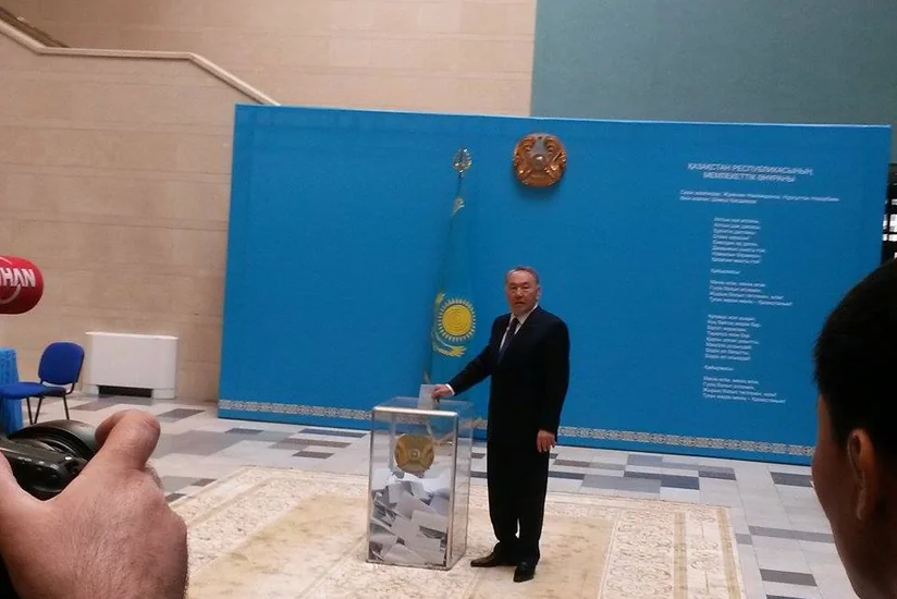 ​Нурсултан Назарбаев проголосовал на выборах - ФОТО