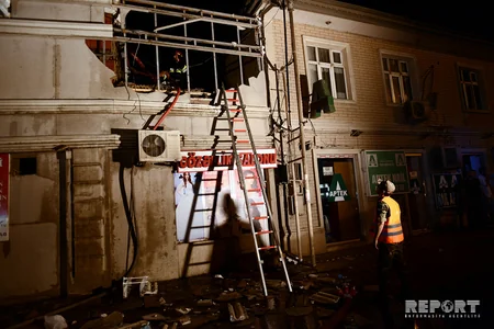 Bakıda tikinti materiallarının satıldığı mağazalarda güclü yanğın olub - FOTO