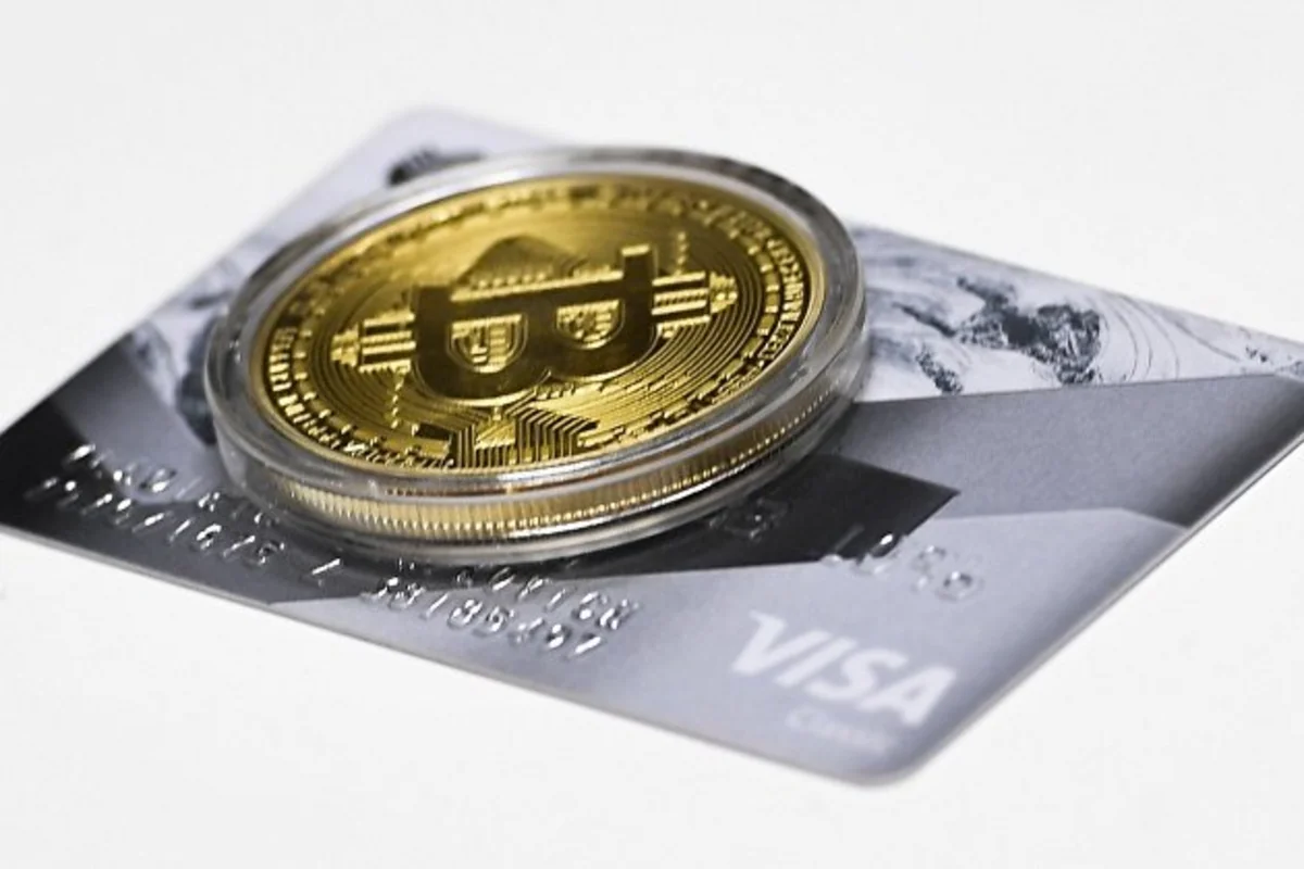 Cashback-ı bitkoinlə olan ilk bank kartı buraxılıb