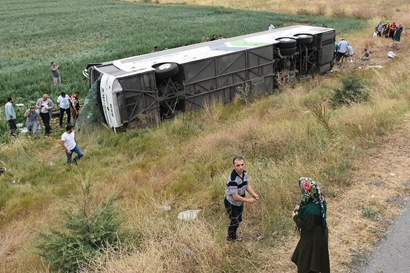 В Турции автобус упал в овраг, пять человек погибли, 40 ранены