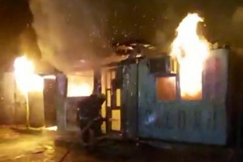 В Баку в результате пожара сгорели несколько объектов