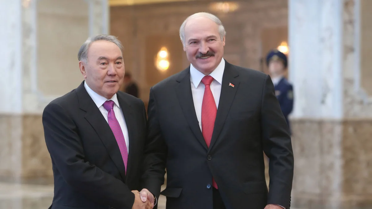 Лукашенко обсудил с Назарбаевым ситуацию в Казахстане