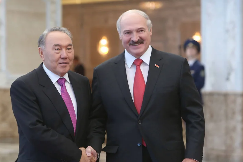 Лукашенко обсудил с Назарбаевым ситуацию в Казахстане