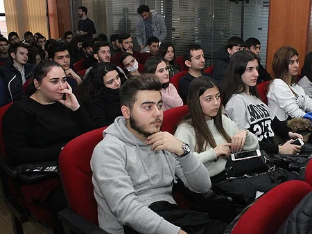 Avropa Liqasının final oyunu ilə əlaqədar daha bir universitetdə tələbələrlə görüş keçirilib