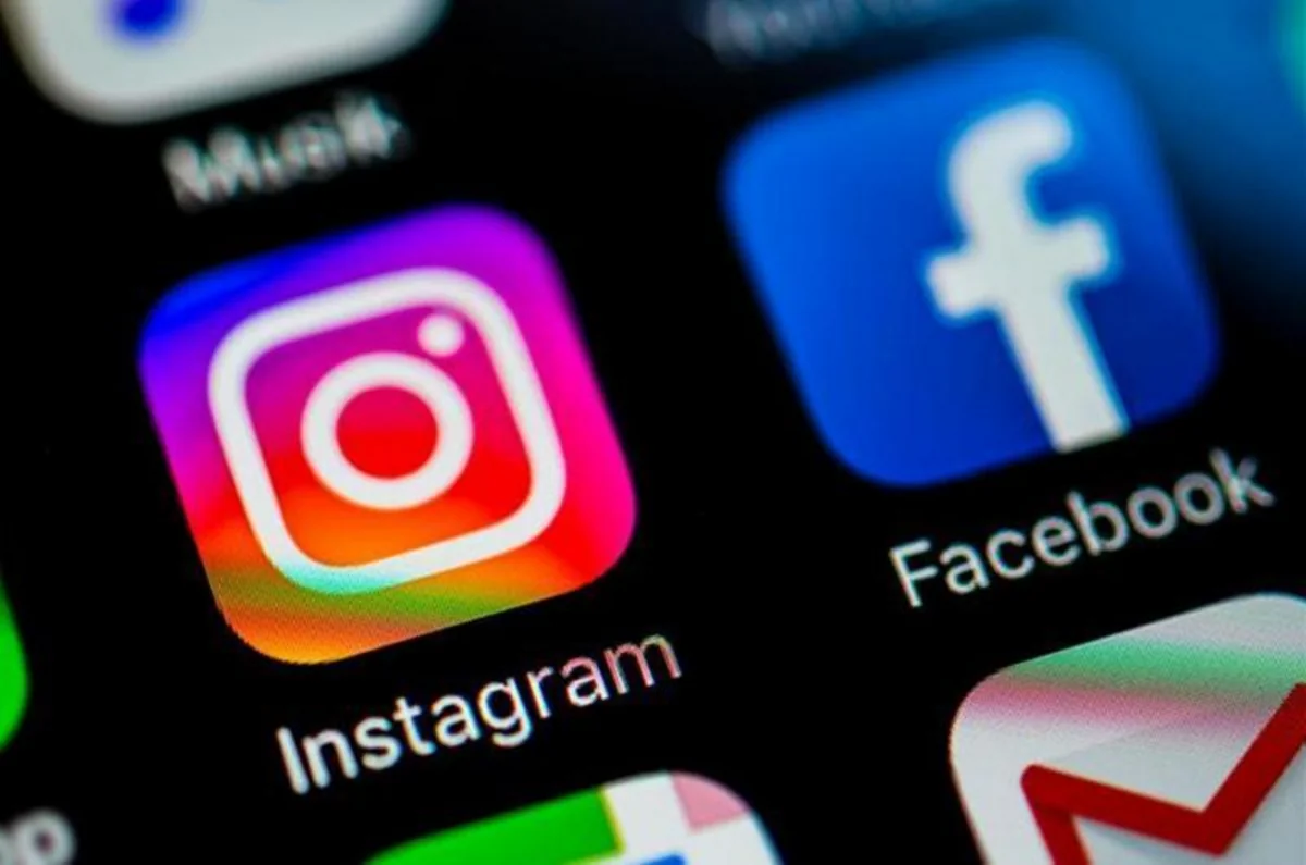 В работе Facebook и Instagram произошел сбой