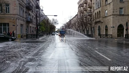 Bakının 150-dən artıq küçəsi xüsusi kimyəvi maddələrlə yuyulur - VİDEO - YENİLƏNİB