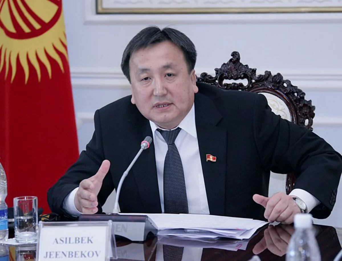 ​Qırğız Respublikası parlamentinin sədri qardaşına görə istefa verib