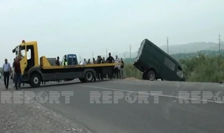 Yevlaxda ağır avtomobil qəzası olub, ölən və yaralılar var