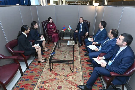 Ceyhun Bayramov Monqolustan, Suriya və Somalinin XİN başçıları ilə görüşüb