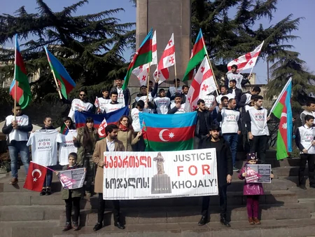 Azərbaycanlı tələbələr Tbilisidə Xocalı soyqırımı ilə əlaqədar aksiya keçiriblər - FOTO