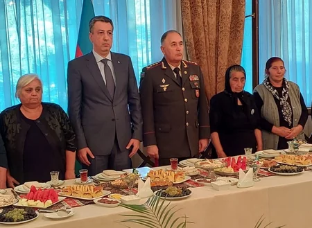 Azərbaycan Ordusunun Baş Qərargah rəisi Tbilisidə şəhid ailələri ilə görüşüb