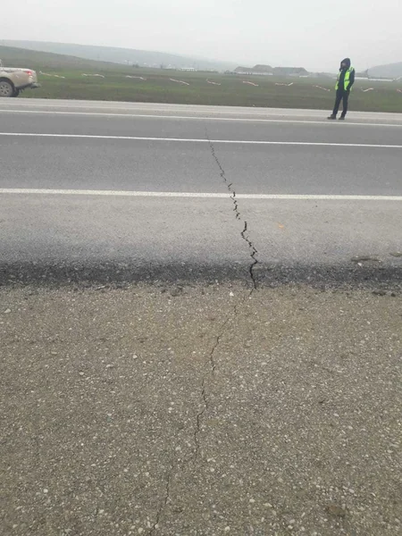 AAYDA : Zəlzələ yolda sürüşməyə səbəb olub