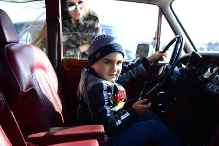 Bakıda Dövlət Bayrağı Günü münasibətilə klassik avtomobillərin paradı keçirilib - FOTOREPORTAJ
