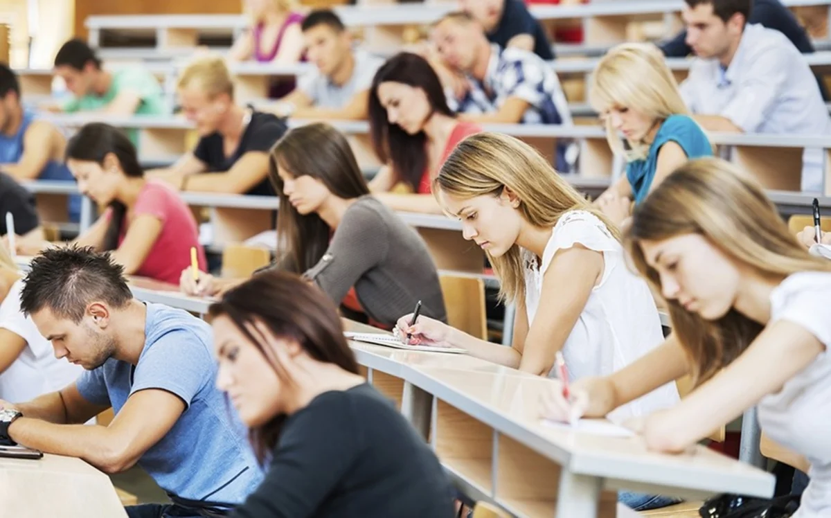 Azərbaycanda təhsil xərcləri azalıb