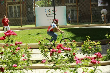 Azərbaycanın tanınmış idmançısı Olimpiya günündə iştirak edib