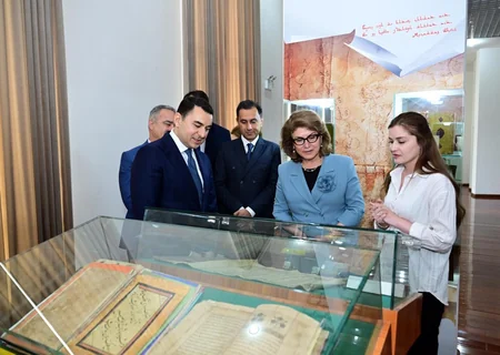 Mədəniyyət naziri Adil Kərimli Düşənbədə tacik həmkarı ilə görüşüb 