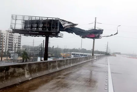 4.5 m storm waves hit Florida coast, Miami city partially under water  VIDEO