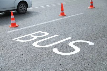 Paytaxtda daha bir marşrut xəttinin hərəkət etdiyi dəhliz üzrə avtobus zolağı çəkillb