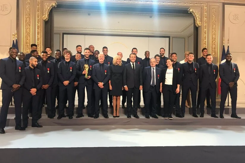 Makron milli komanda futbolçularını Fəxri legion ordeni ilə mükafatlandırıb