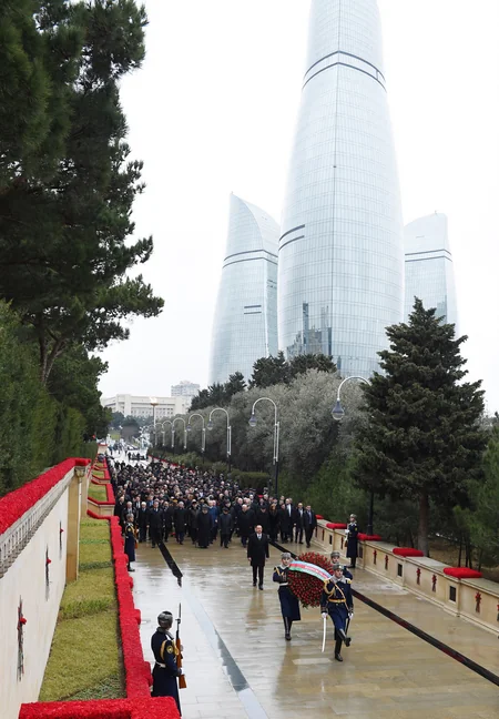 Prezident İlham Əliyev Şəhidlər xiyabanını ziyarət edib