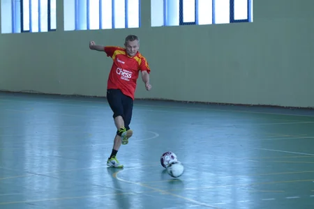 FIDE prezidenti Şəmkirdə şahmatçılarla futbol oynayıb