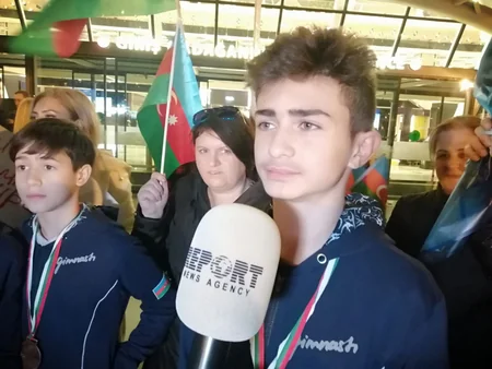 Dünya yaş qrupları yarışında 5 medal qazanmış Azərbaycan gimnastları vətənə dönüblər
