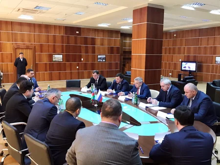Азербайджанские и российские таможенники подписали протокол об обеспечении регулярности пропусков на границе