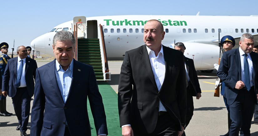 Qurbanqulu Berdiməhəmmədov Füzuli rayonuna gəlib, Prezident İlham Əliyev qarşılayıb