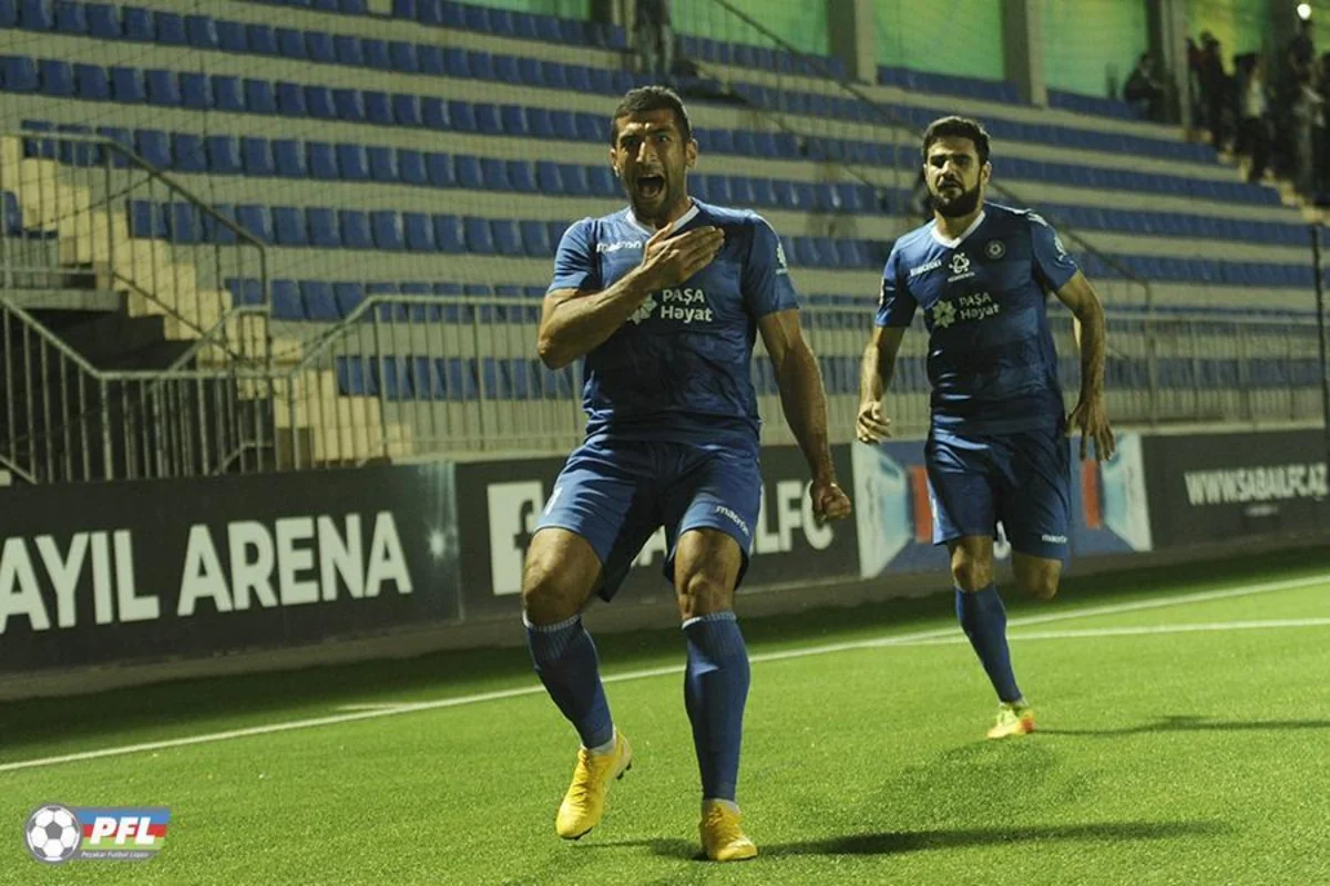 Türk futbolçu: Azərbaycan millisi hücumda çoxala və topu özündə çox saxlaya bilmir