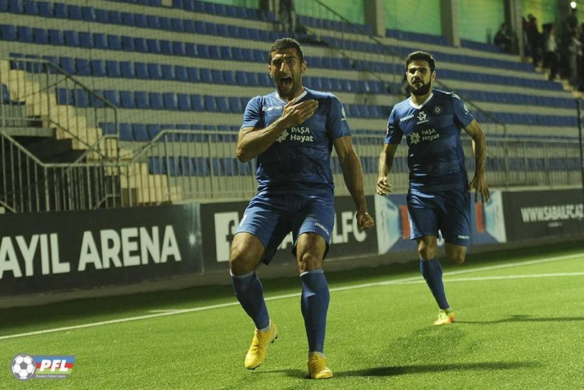 Türk futbolçu: Azərbaycan millisi hücumda çoxala və topu özündə çox saxlaya bilmir