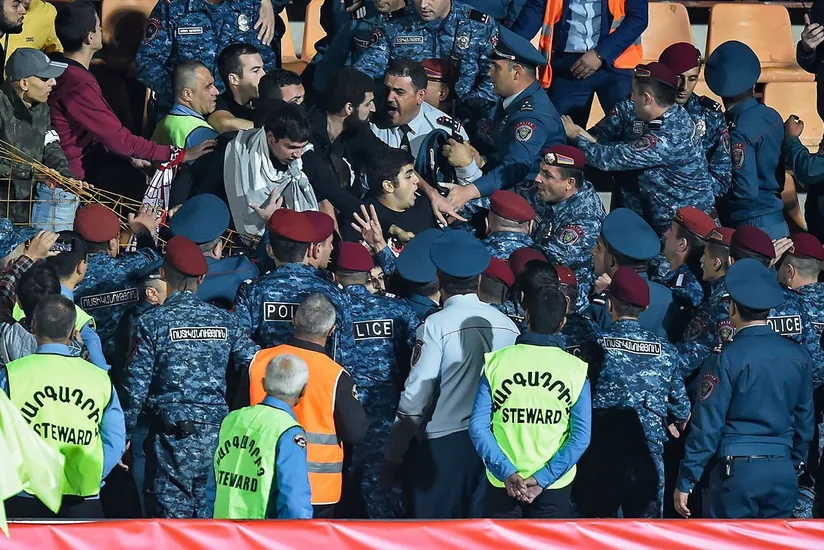 Ermənistan-Cəbəllüttariq matçından sonra stadionda dava düşüb - VİDEO