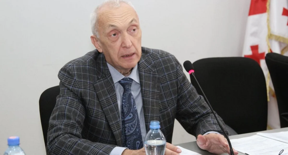 Virusa yoluxan Gürcüstanın baş infeksionistinin vəziyyəti ağırlaşıb
