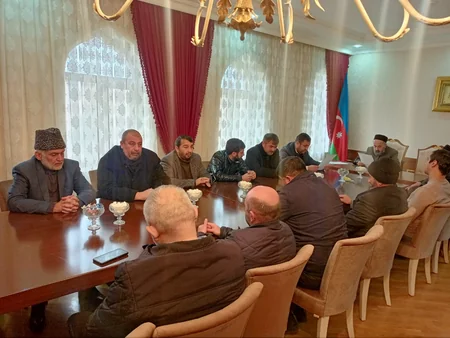Azərbaycanda daha bir qrup dindar İranın siyasətinə etiraz bəyanatı qəbul ediblər
